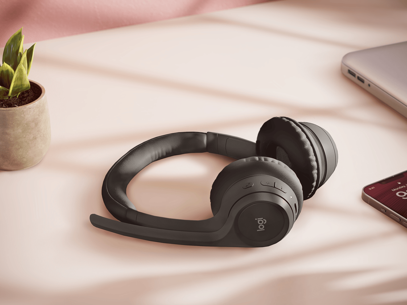 Различные продукты от Logitech